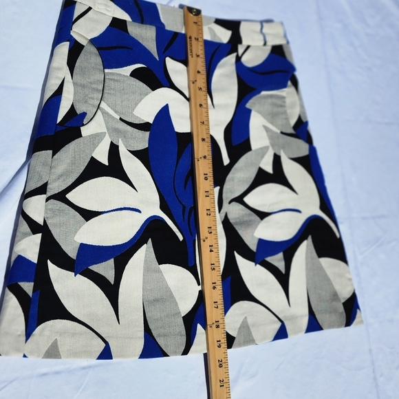 J McLaughlin Cobalt Blue Black Cream Leaf Floral Print a-line Skirt Size 2 - Picture 4 of 8